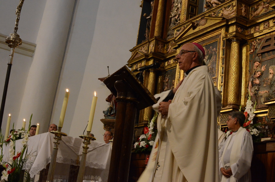 ../Bilder/2015/08/22/ElCarmenCoronacion1012/Fotos/LMS_4370.JPG