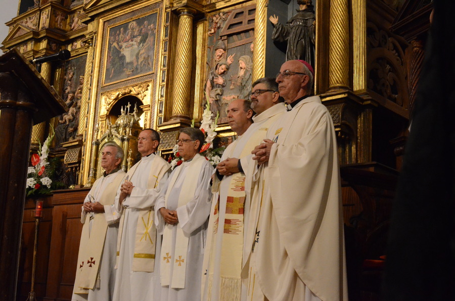 ../Bilder/2015/08/22/ElCarmenCoronacion1012/Fotos/LMS_4376.JPG