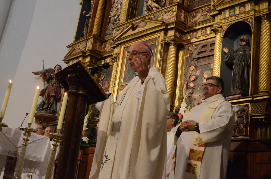 ../Bilder/2015/08/22/ElCarmenCoronacion1012/Fotos/LMS_4378.JPG