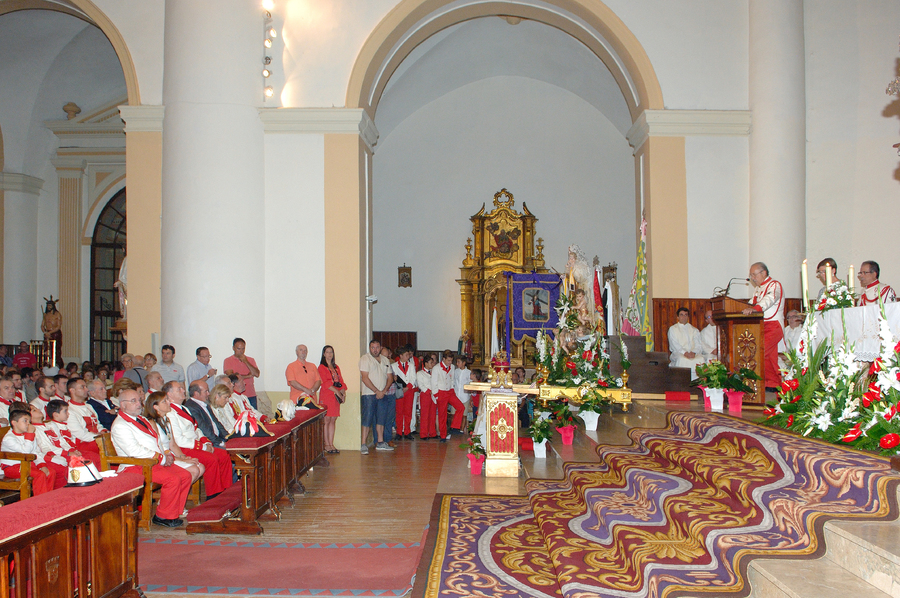 ../Bilder/2015/08/22/ElCarmenCoronacion1036/Fotos/Coronación_076.jpg