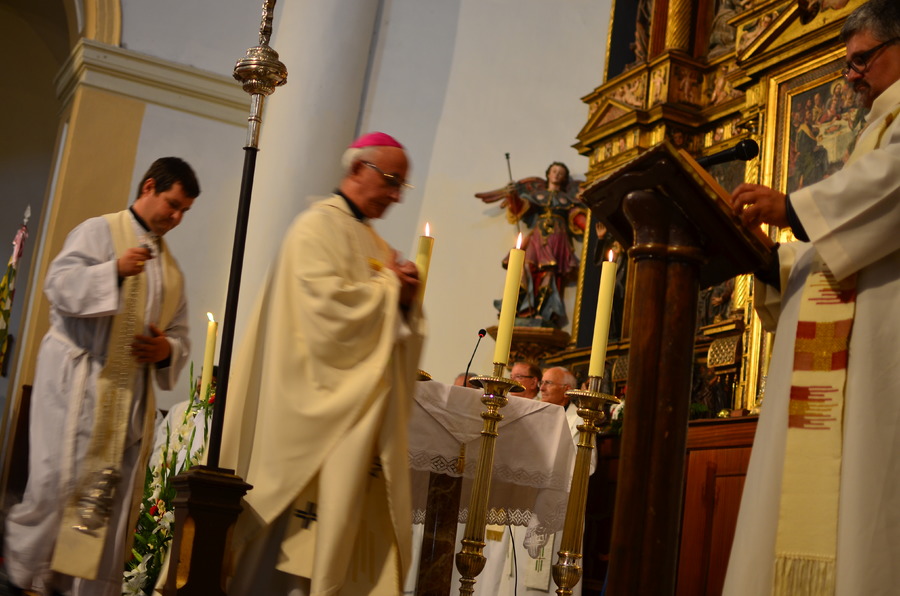 ../Bilder/2015/08/22/ElCarmenCoronacion1128/Fotos/LMS_4418.JPG
