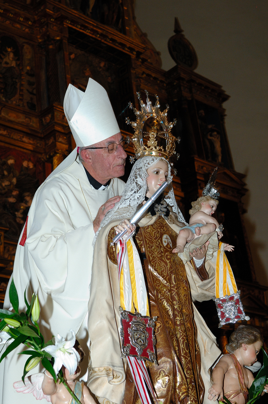 ../Bilder/2015/08/22/ElCarmenCoronacion1148/Fotos/Coronación_106.jpg