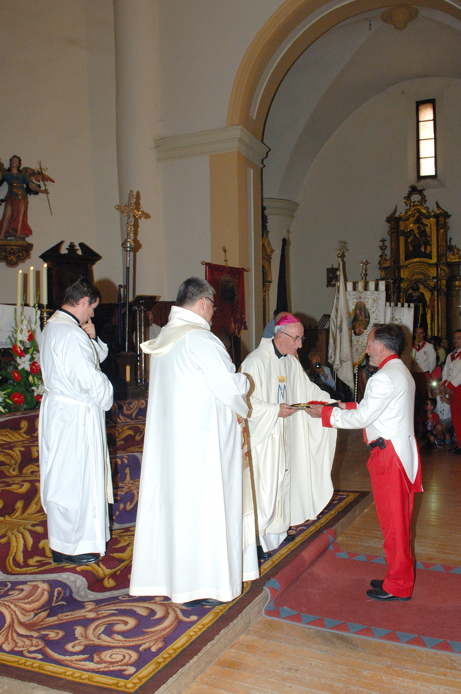 ../Bilder/2015/08/22/ElCarmenCoronacion1148/Fotos/Coronación_118.jpg