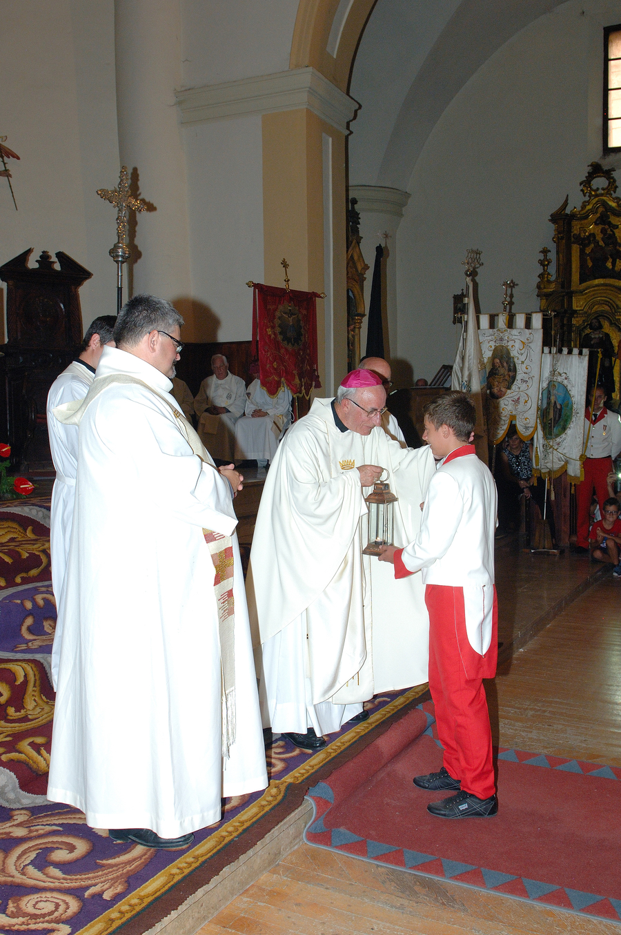 ../Bilder/2015/08/22/ElCarmenCoronacion1148/Fotos/Coronación_121.jpg