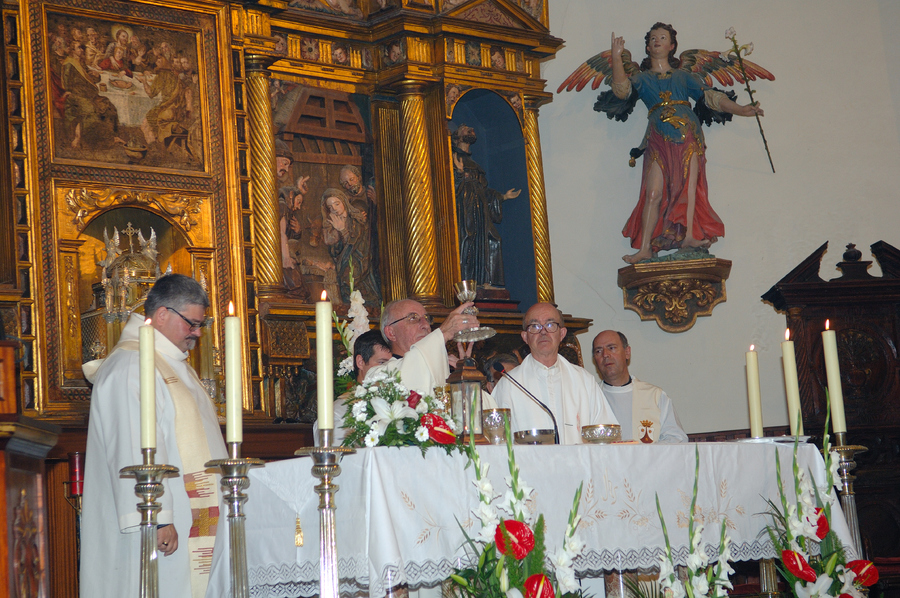 ../Bilder/2015/08/22/ElCarmenCoronacion1148/Fotos/Coronación_127.jpg