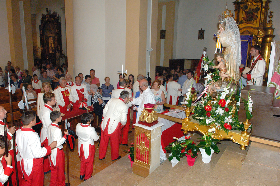 ../Bilder/2015/08/22/ElCarmenCoronacion1148/Fotos/Coronación_167.jpg