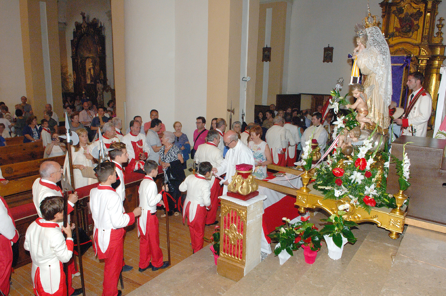 ../Bilder/2015/08/22/ElCarmenCoronacion1148/Fotos/Coronación_168.jpg