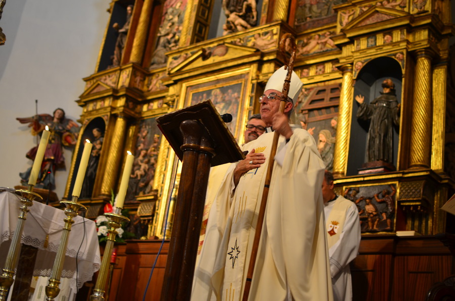 ../Bilder/2015/08/22/ElCarmenCoronacion1223/Fotos/LMS_4491.JPG