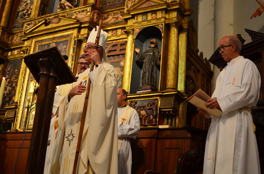 ../Bilder/2015/08/22/ElCarmenCoronacion1223/Fotos/LMS_4493.JPG