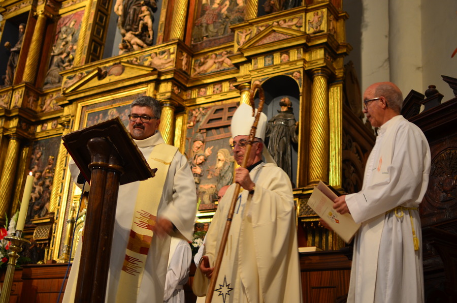 ../Bilder/2015/08/22/ElCarmenCoronacion1223/Fotos/LMS_4494.JPG
